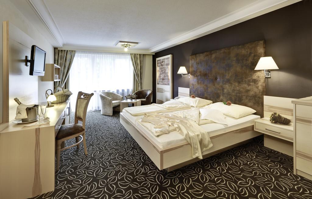 Hotel "Zum Ritter" Tannheim Room photo