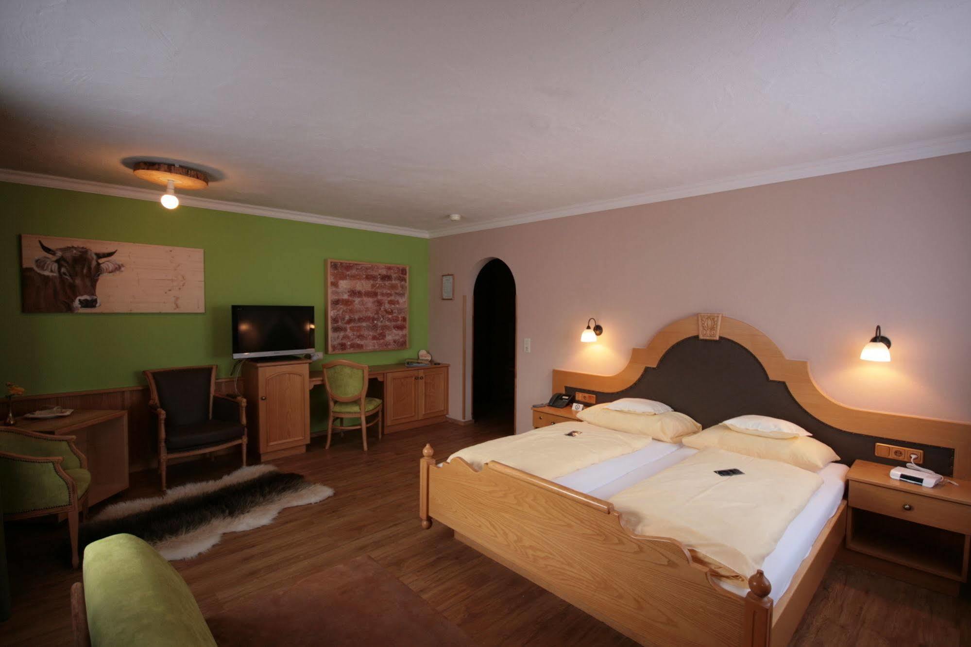 Hotel "Zum Ritter" Tannheim Exterior photo